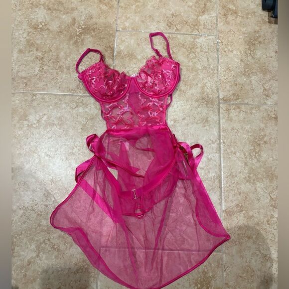 VICTORIA’S SECRET lace open back babydoll - Picture 1 of 5
